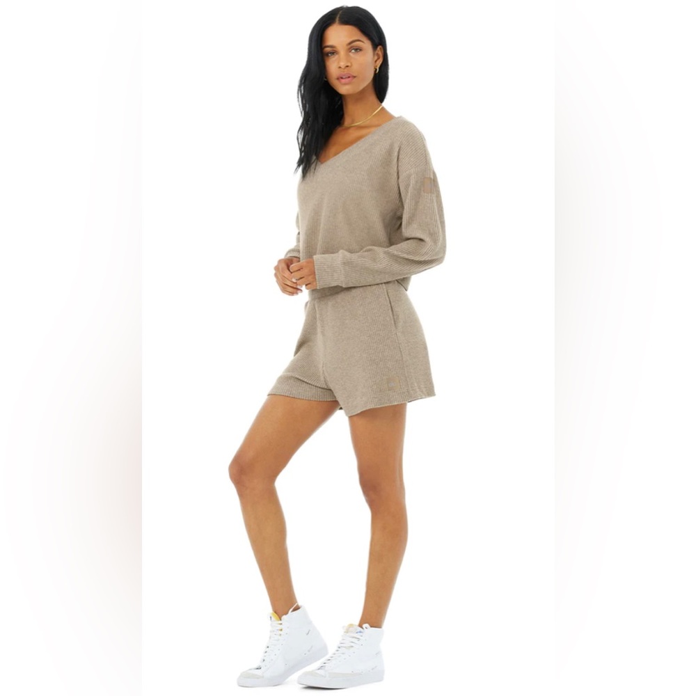 Alo yoga muse shorts.